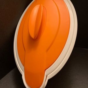 New-Tupperware- Insulated Gravy Boat,